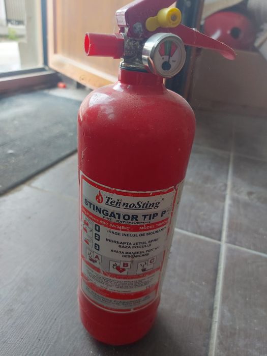 Cric bmw,extinctor,triunghiuri reflectorizante