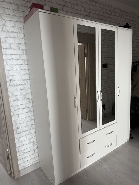 Продаётся шкаф в отличном состоянии.