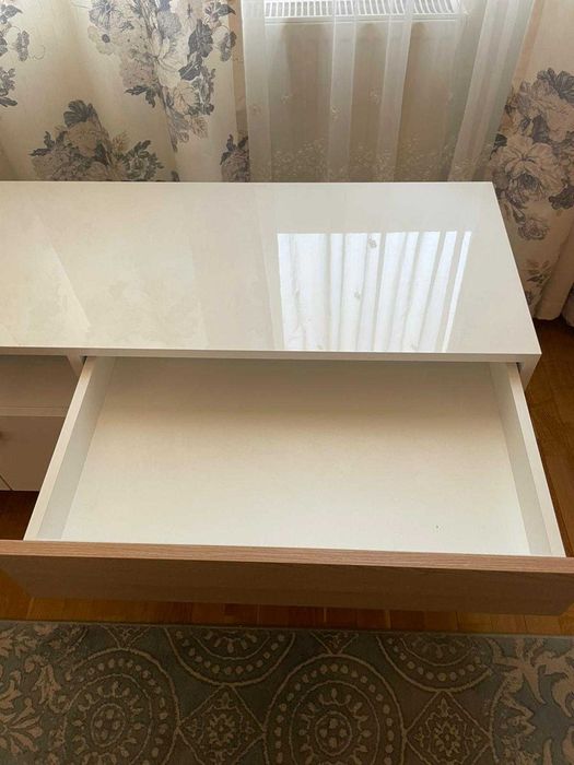Comodă modernă stil Scandinav, MDF lucios & fag, făcută la comandă