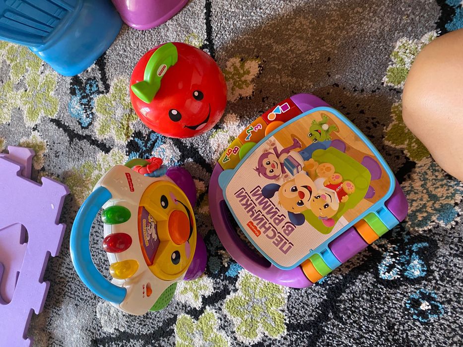 Продавам детски играчки Fisher-Price