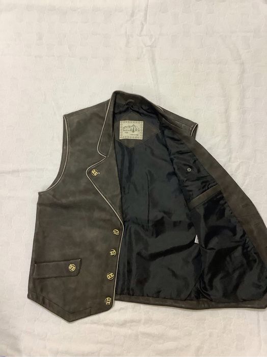 Vesta traditionala barbati