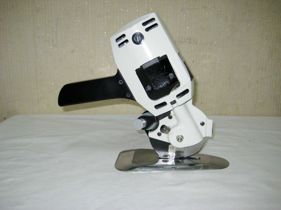 Раскройный нож дисковый JUITA оригинал для ткани почти новым состояни