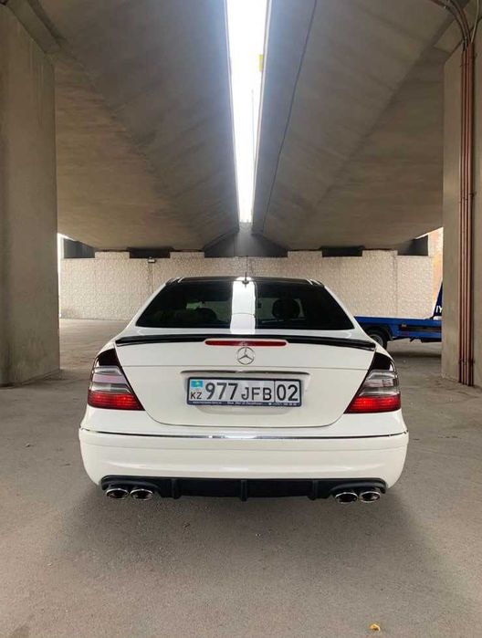 Бампер на Mercedes-Benz W211 (E-Class) в стиле AMG 63