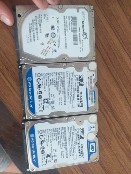 Vand 3 hdd de laptop