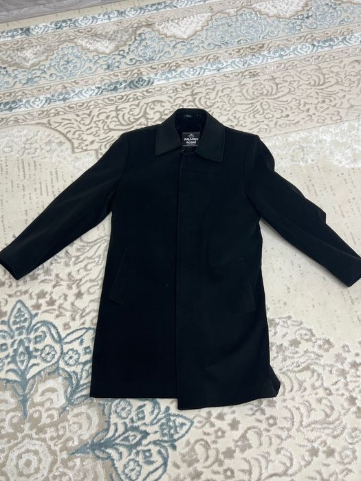 1.Пальто оверсайз новый 60.000///. 2. Костюм серый 30.000