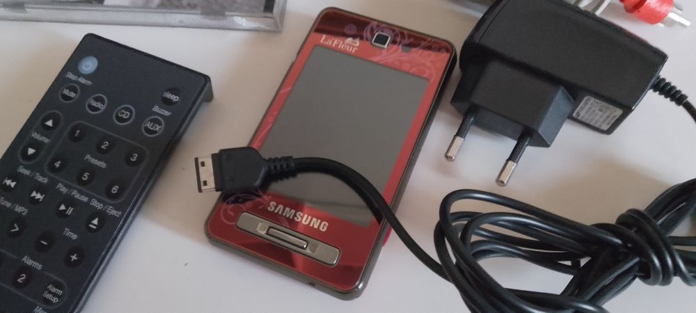 Telefon Samsung F 480 Tocco, ediția La Fleur