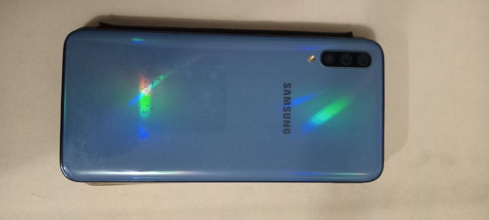 Продам Смартфон Samsung A70.