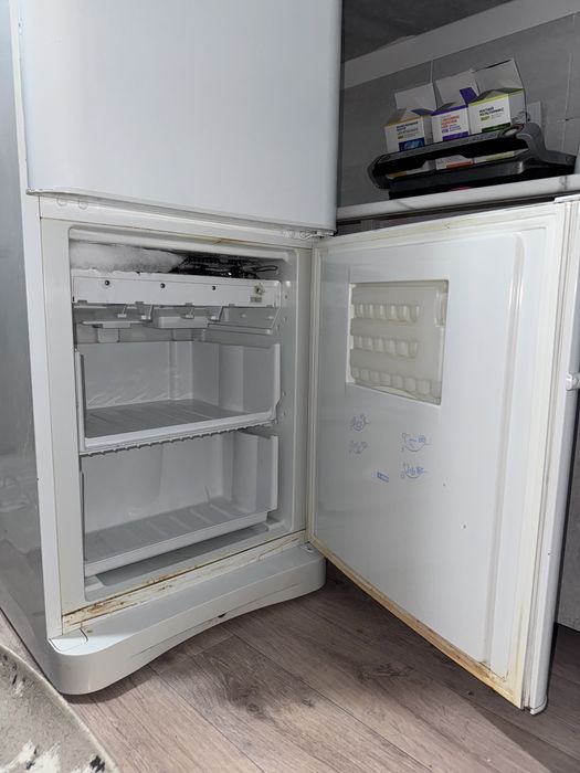 Холодильник INDESIT