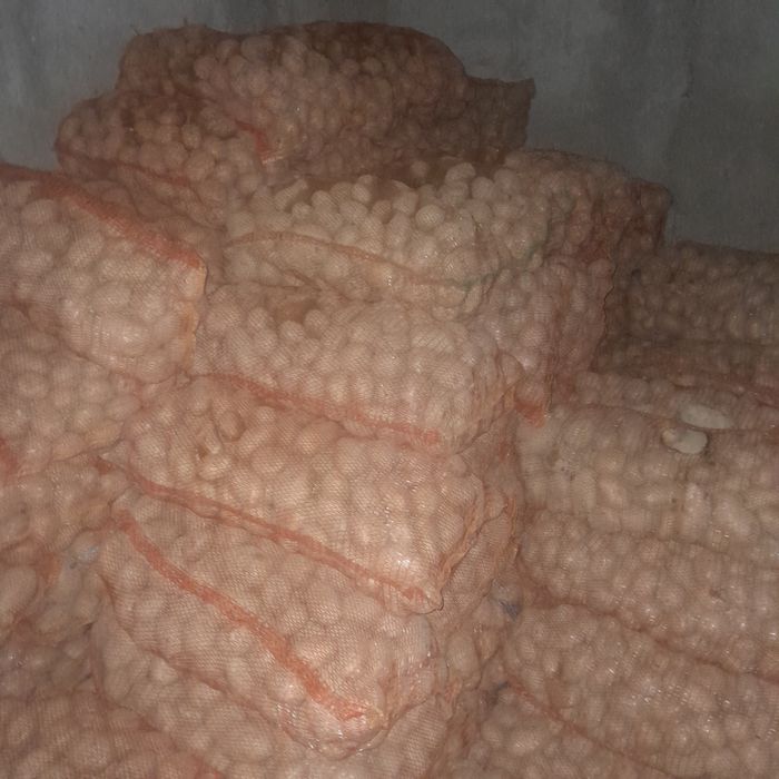 Vând cartofi  de consum și sămânță.