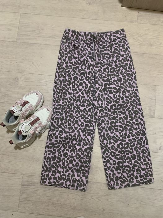 Продам кроссовки и джинсы (новые)