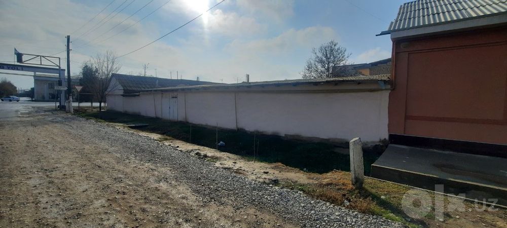 Qarshi davlat Unversiteti oldida.Kursatilgan nomer tel qiling.