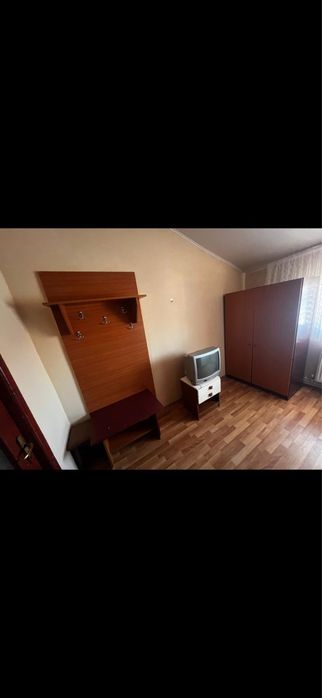 Inchiriez camera in vila