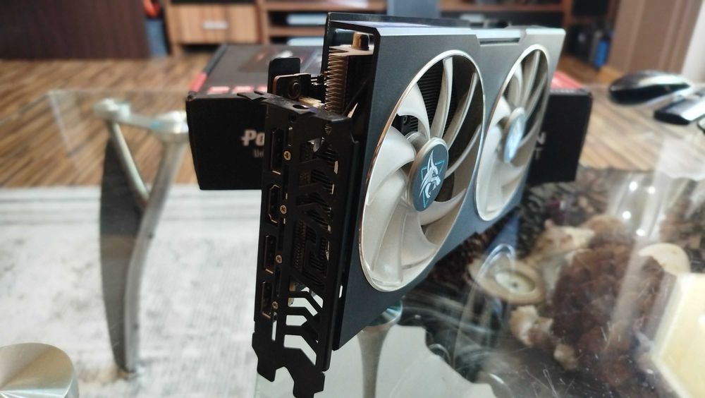 AMD Radeon RX 6600 XT PowerColor Hellhound 8GB – 155 €