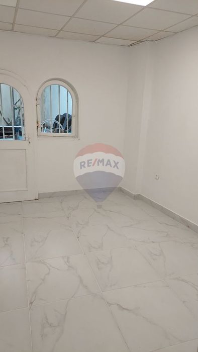 Дава се под наем Магазин в Варна, Бизнес хотел - 52 кв.м за 400 € - Снимка #3