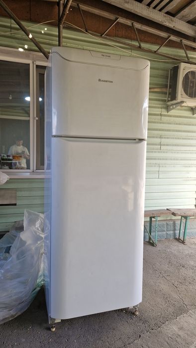 Продам холодильник Ariston