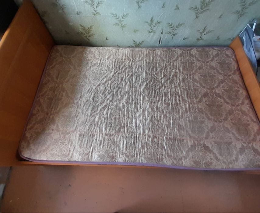 Продам кровать в хоршем состоянии