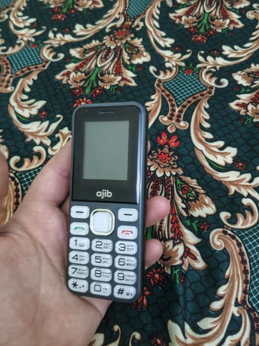 Ajib knopkali telefon