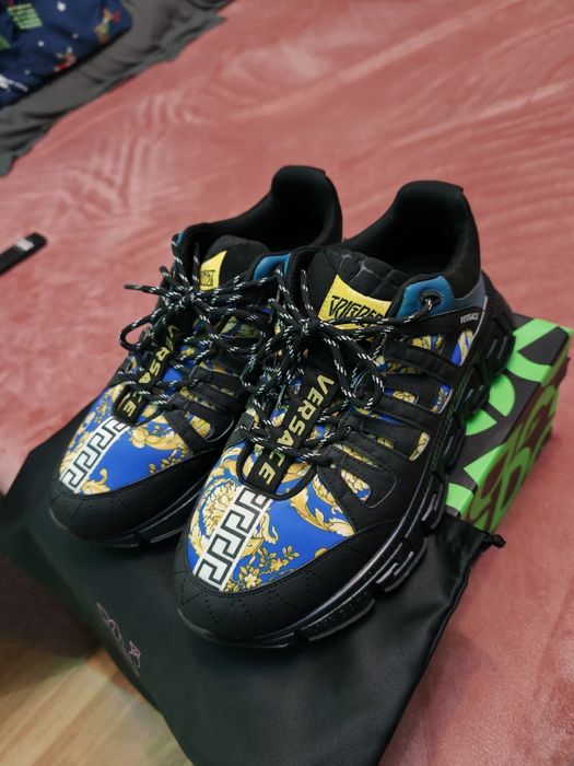 Vând adidași Versace