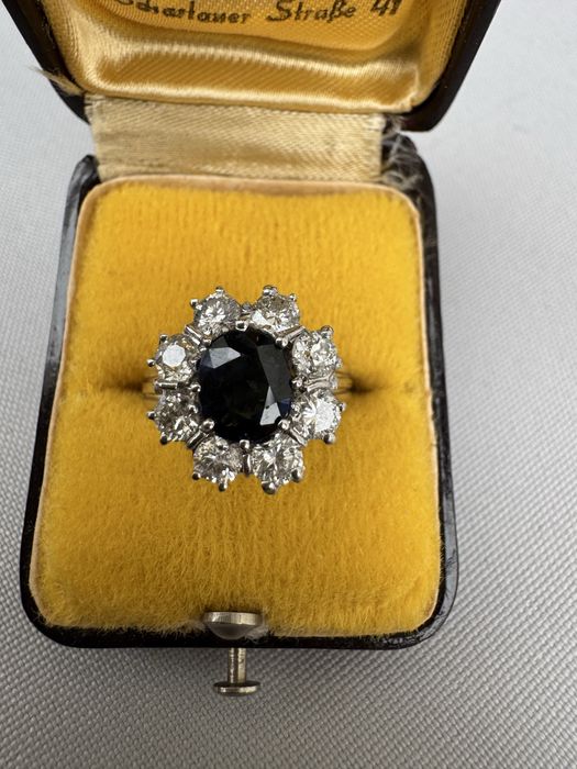 Inel din aur alb, safir si diamnate