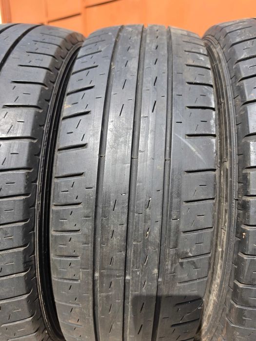 4 бр. гуми за бус 205/65/16C Pirelli 6-6,5 mm DOT 0919