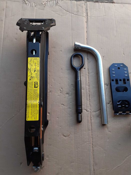 Cric,cheie roti AUDI Q7, Q5, VW Touareg,Tiguan, PORSCHE Cayenne, Macan