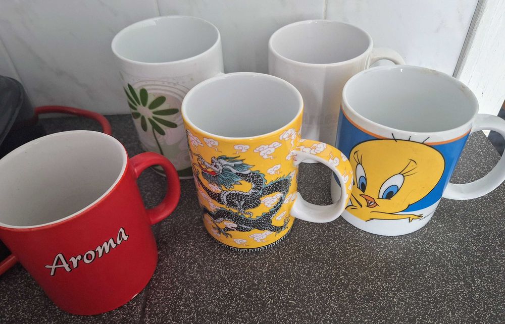 Различни чаши само по 30 цента