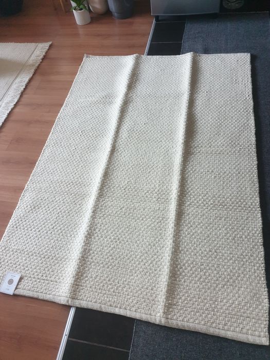 Чисто нов килим H&M, вълна и памук. 140х200см. Бежов цвят