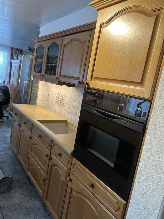 Запазена дъбова кухня от масив