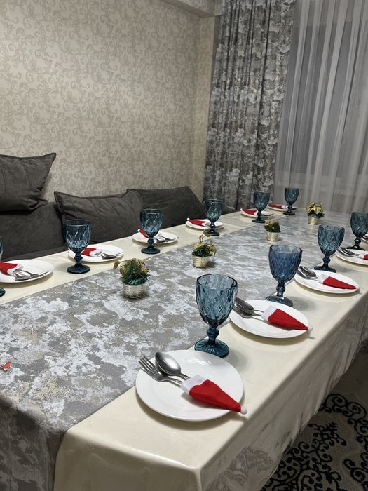 Стол и 6 стульев