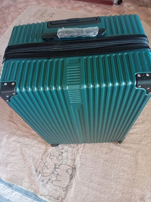 Продам большой чемодан