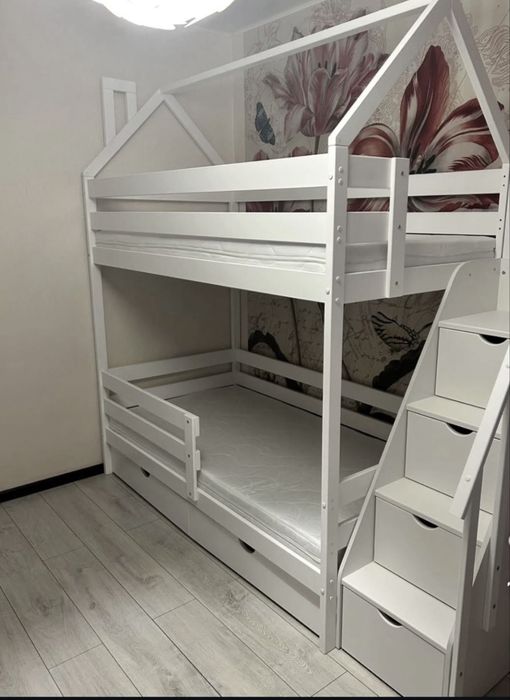 Двухярусная кровать