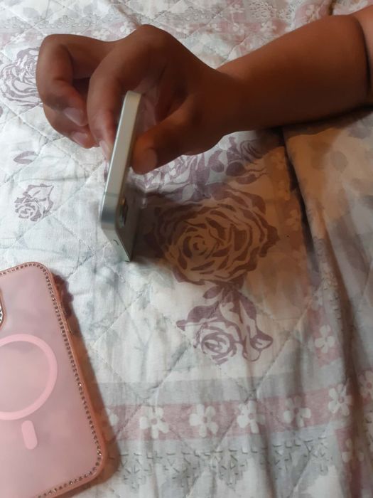Vând iphone 12 64gb