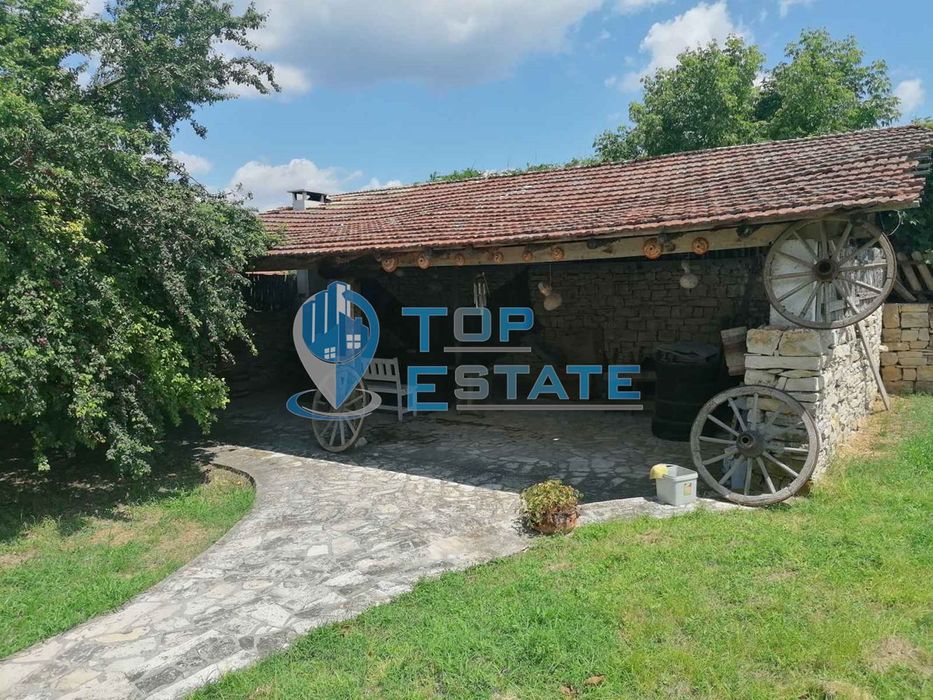 Автентично реновирана двуетажна къща за гости в село Куцина, област В