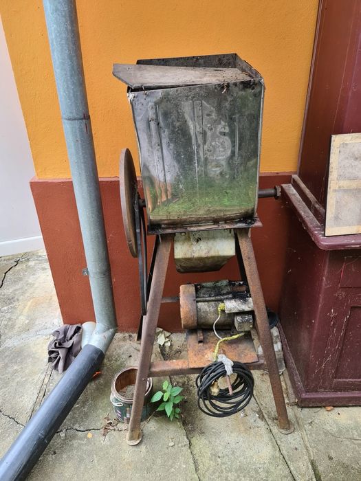 Zdrobitor electric de fructe