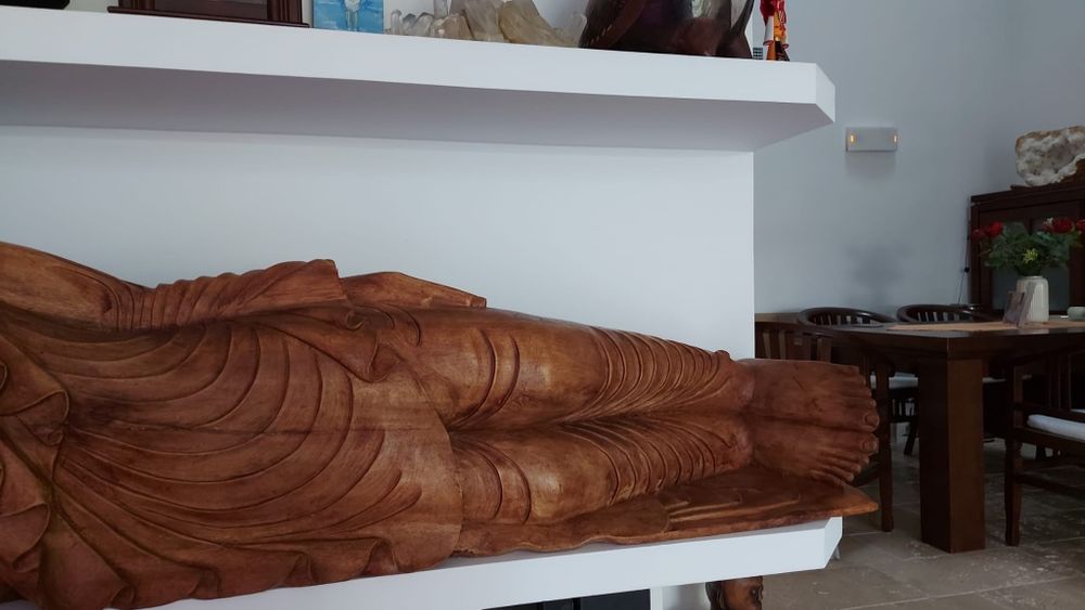 Дървена Статуя Буда