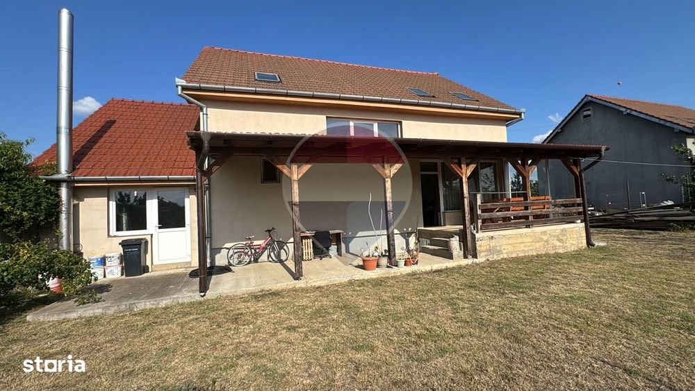 De închiriat casă cu 5 camere, în Sântandrei