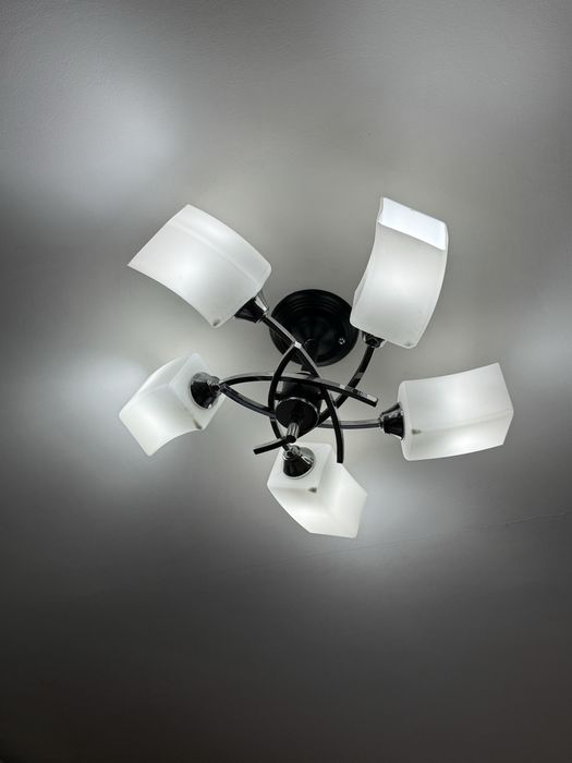 Продам люстру в хорошем состоянии