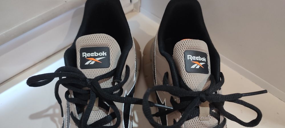 Продам кроссовки фирмы REEBOK