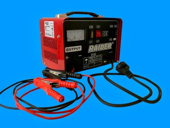 Топ Цена - 29.99€. Ново Зарядно за акумулатор RAIDER  RD-BC11 / 3.5 A, 25-135 Ah