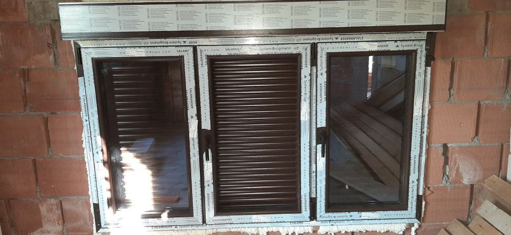 RULOURI Aluminiu si Usi de garaj rezidentiale SECTIONALE