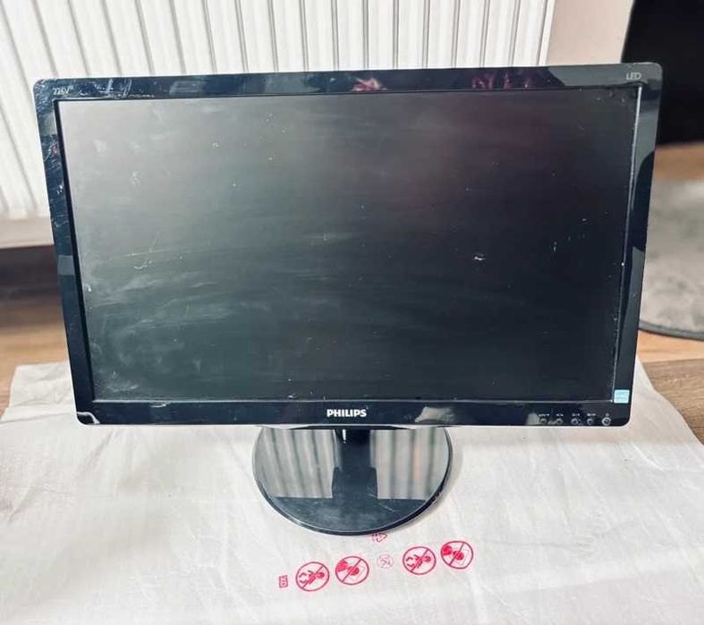 Monitor LED Philips 21.5", Wide, Full HD.