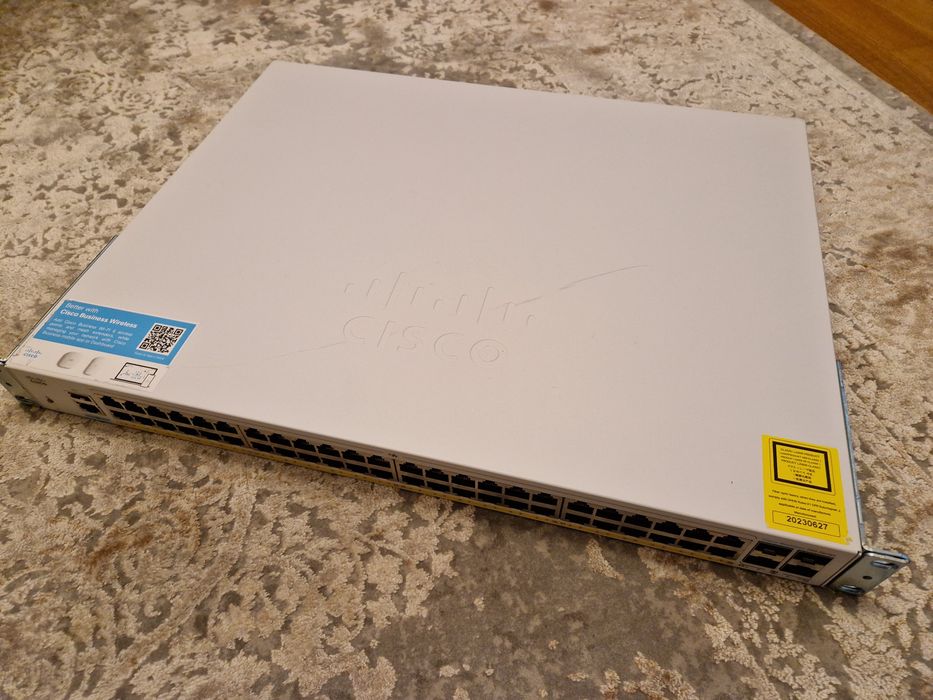 Switch Cisco 48 porturi cu PoE