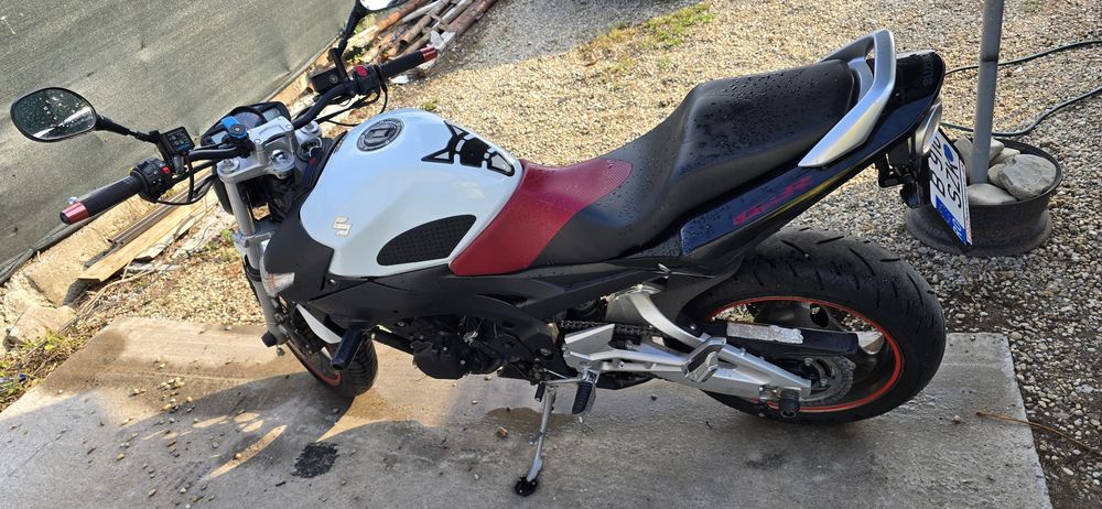 Suzuki gsr600 naked