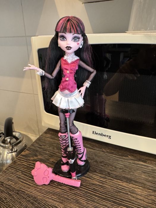 продам Дракулауру базовую Монстер Хай Monster High