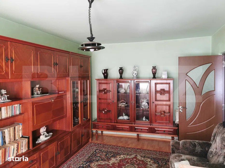 Apartament 3 camere, decomandat, 66 mp, etaj intermerdiar, zona Pietei