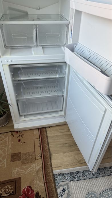 Холодильник indesit