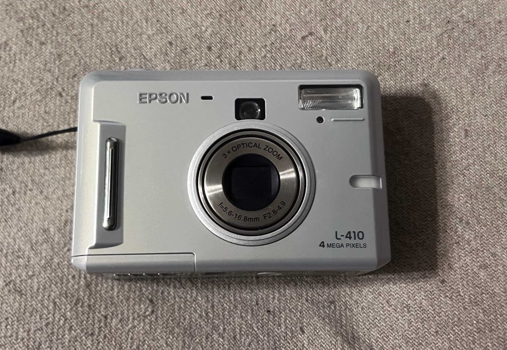 Aparat foto Epson PhotoPC L-410 CCD 4MP Zoom 3x Functional Cu Husa
