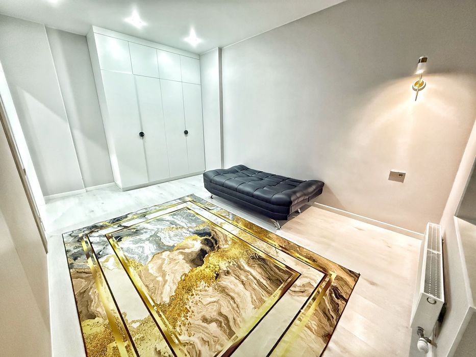 Сдам 1-комнатную квартиру. На долгий срок. С договором. Новая чистая.