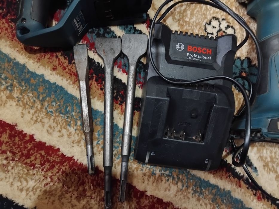 Vând set de bormasina de la bosch