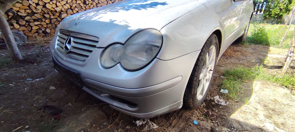 Продава се цял за части Mercedes 220 CDI W203